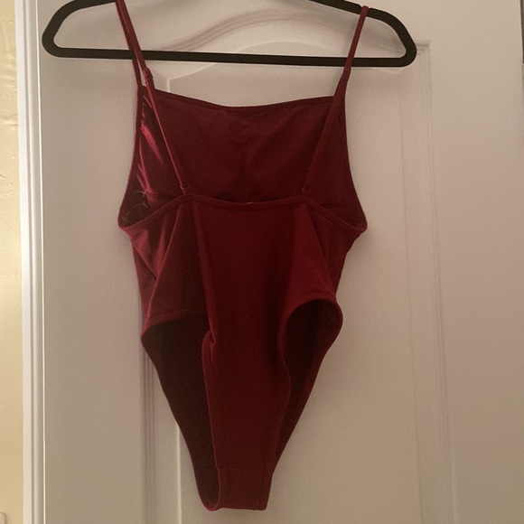 One piece swim suit never worn - Picture 3 of 4